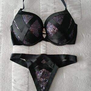 Victoria's Secret Very Sexy Push Up Bra Size 32DD & Matching Thong Size S